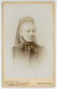 826132 Portret van zr. Antoinette Oosterhagen, die tussen 1890 en 1899 diacones was in het Diakonessenhuis te Utrecht.